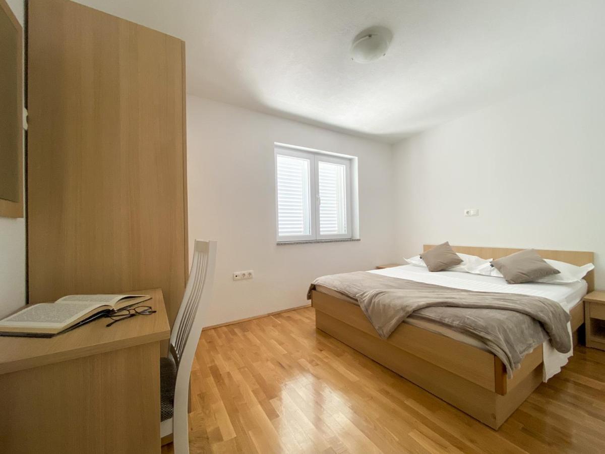 Apartments Paladin Макарска Екстериор снимка