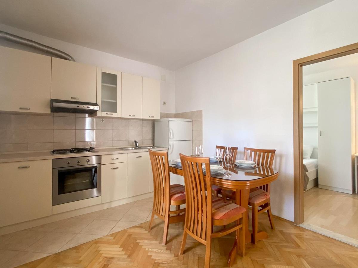 Apartments Paladin Макарска Екстериор снимка