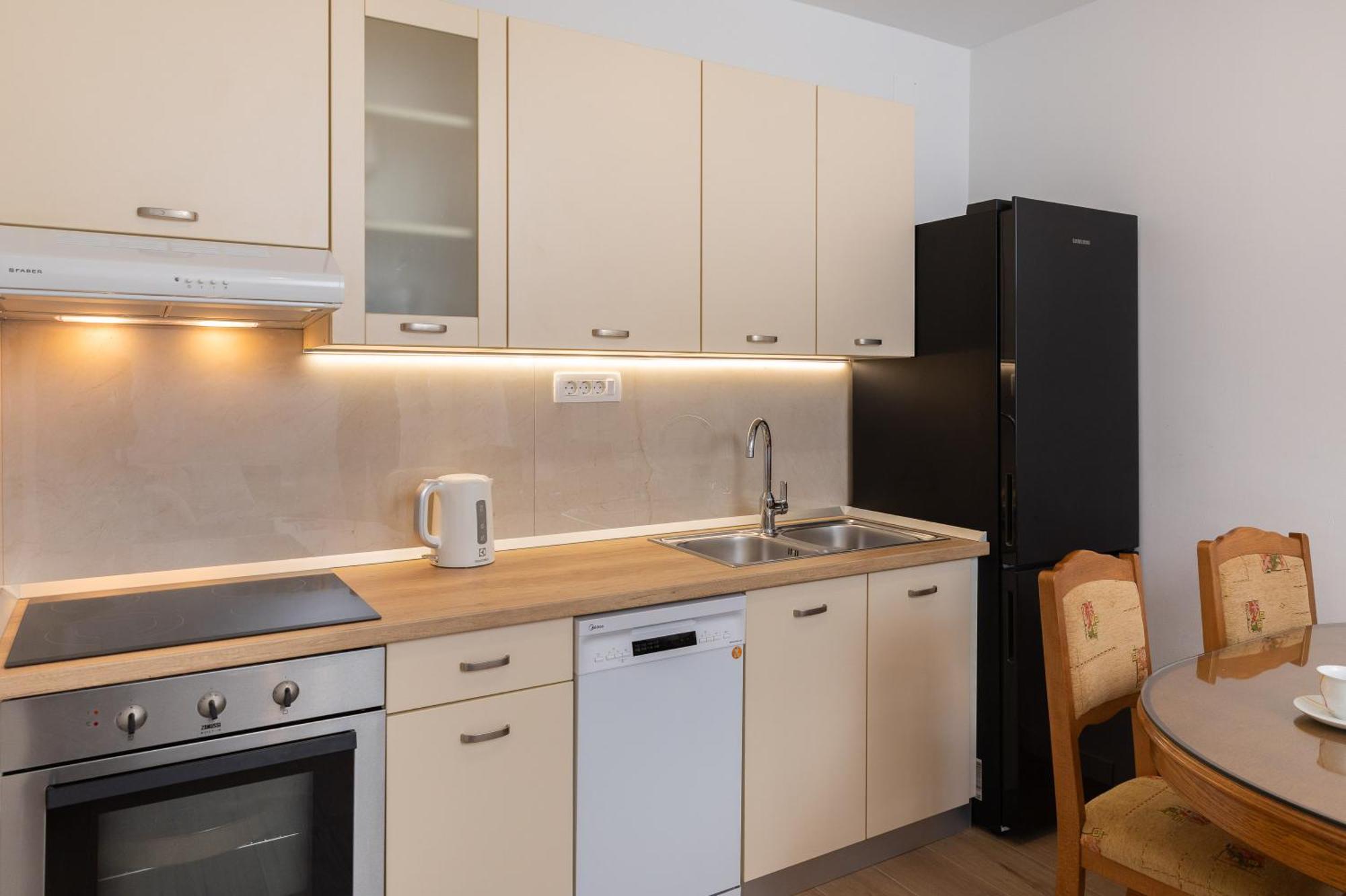 Apartments Paladin Макарска Екстериор снимка