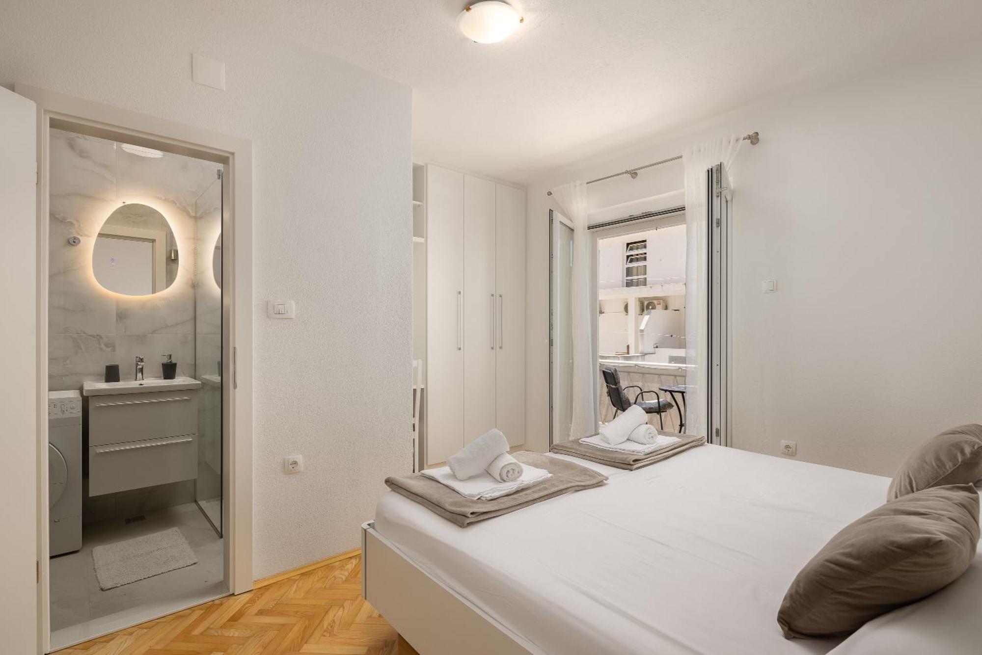 Apartments Paladin Макарска Екстериор снимка