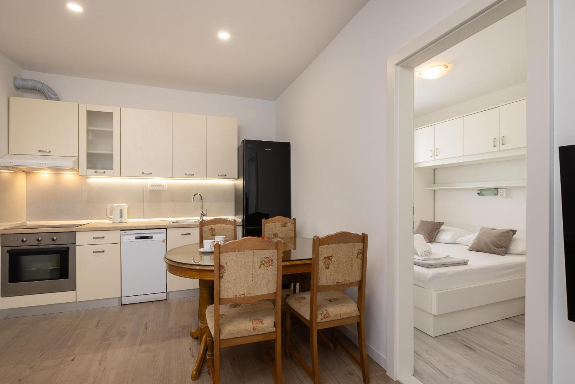Apartments Paladin Макарска Екстериор снимка